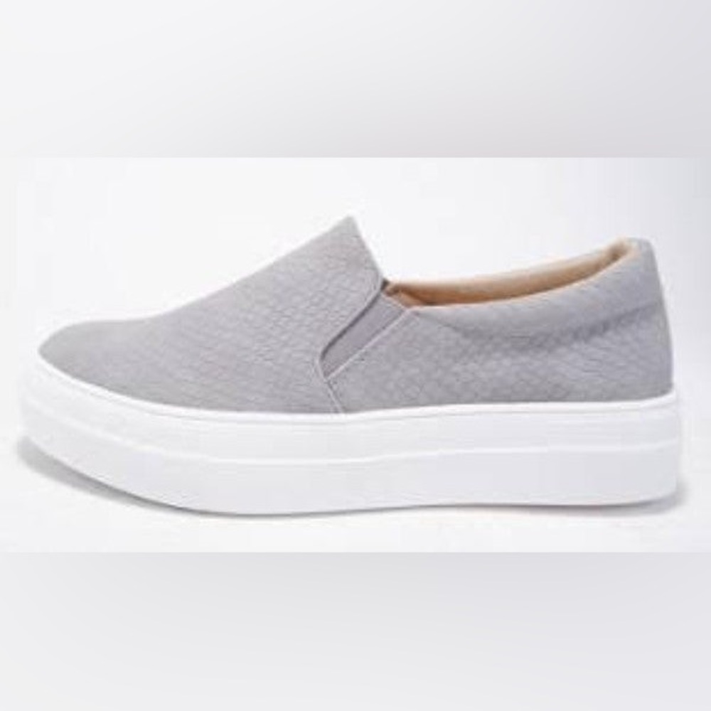 NIB SODA women’s shoes gray memory foam slip on loafer sneaker size 6